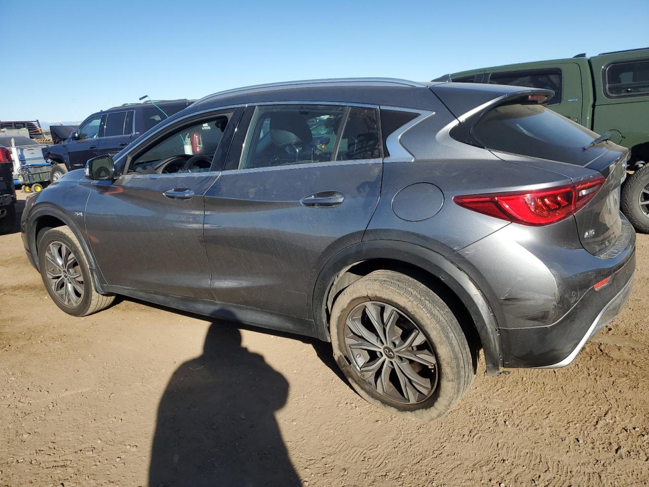 INFINITI QX30 BASE