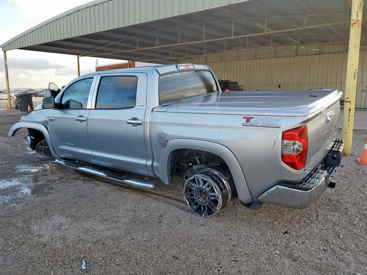 TOYOTA TUNDRA CREWMAX SR5