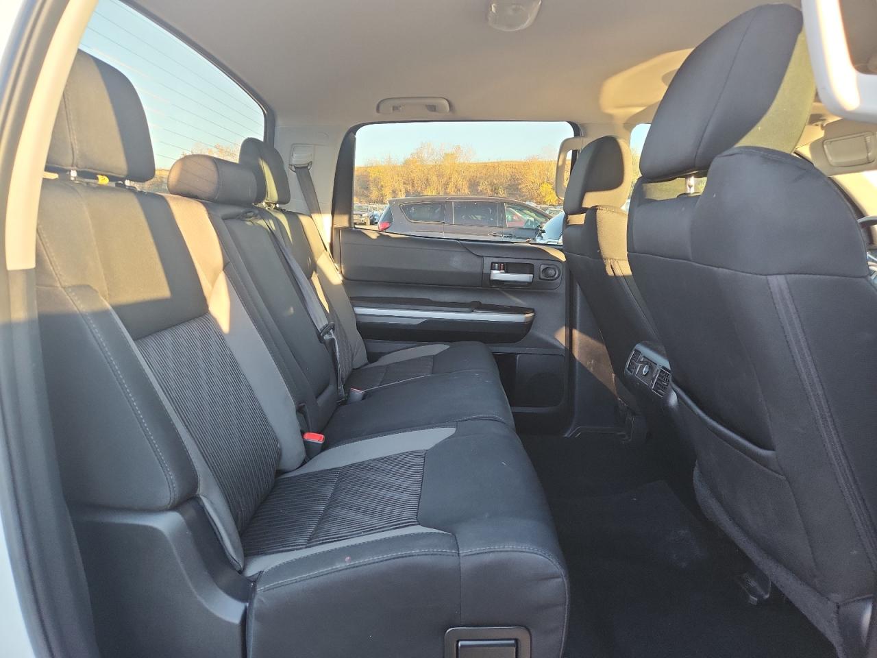 TOYOTA TUNDRA CREWMAX SR5