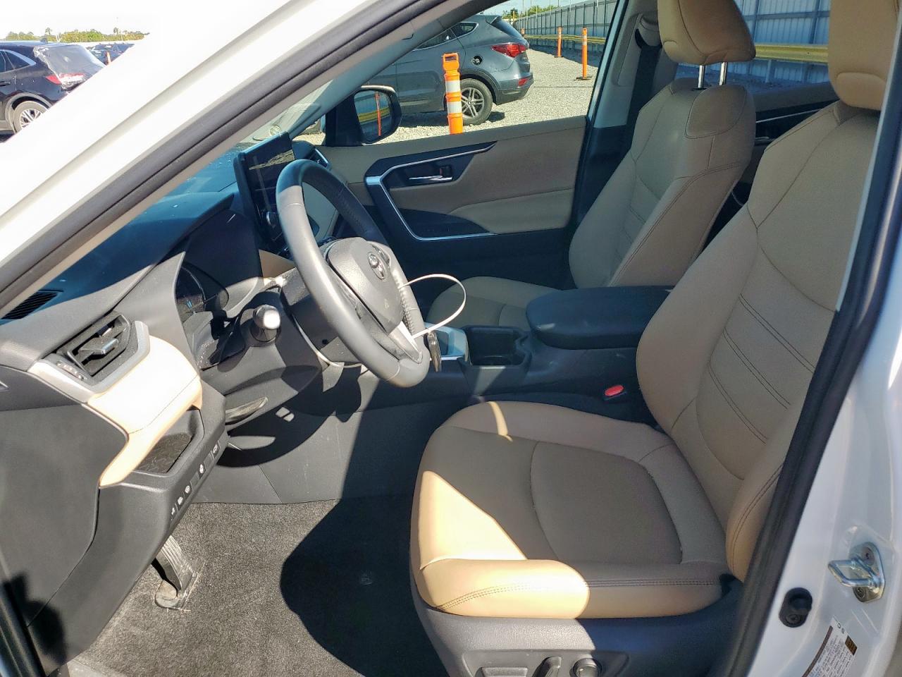 TOYOTA RAV4 XLE PREMIUM