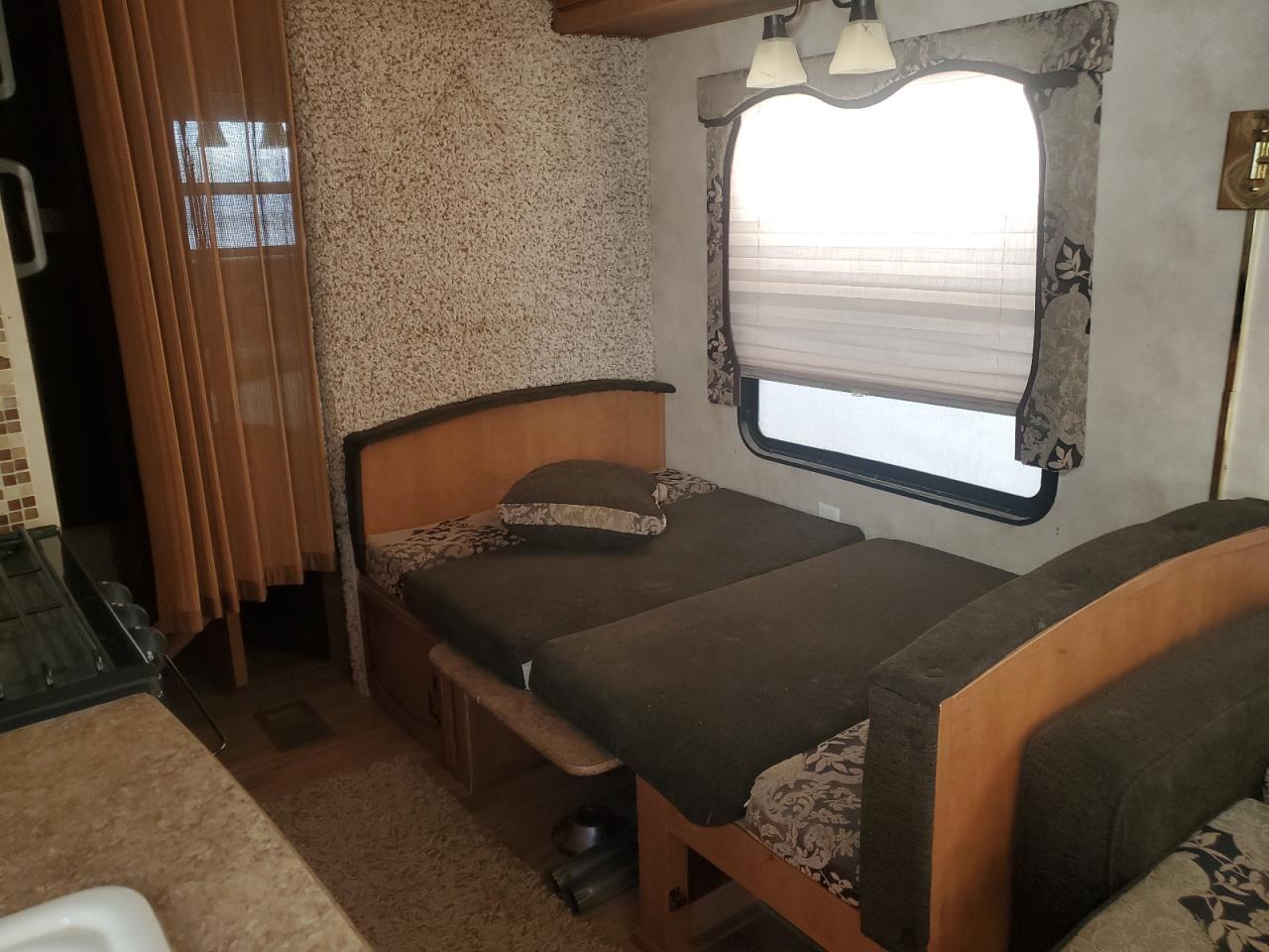 Lot #3285102401 2011 PUMA 5TH WHEEL