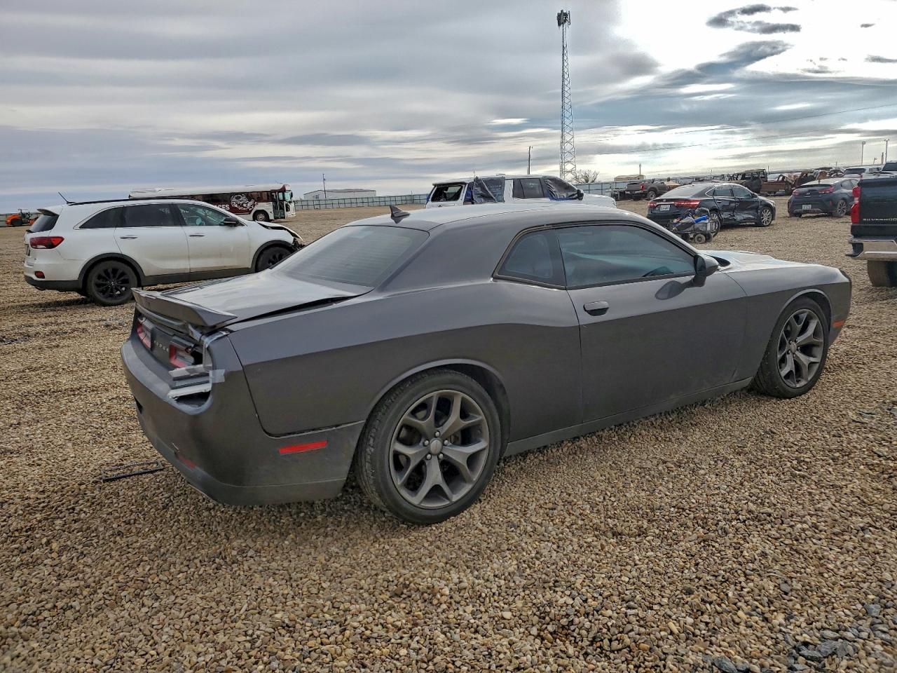 Lot #3318095365 2016 DODGE CHALLENGER