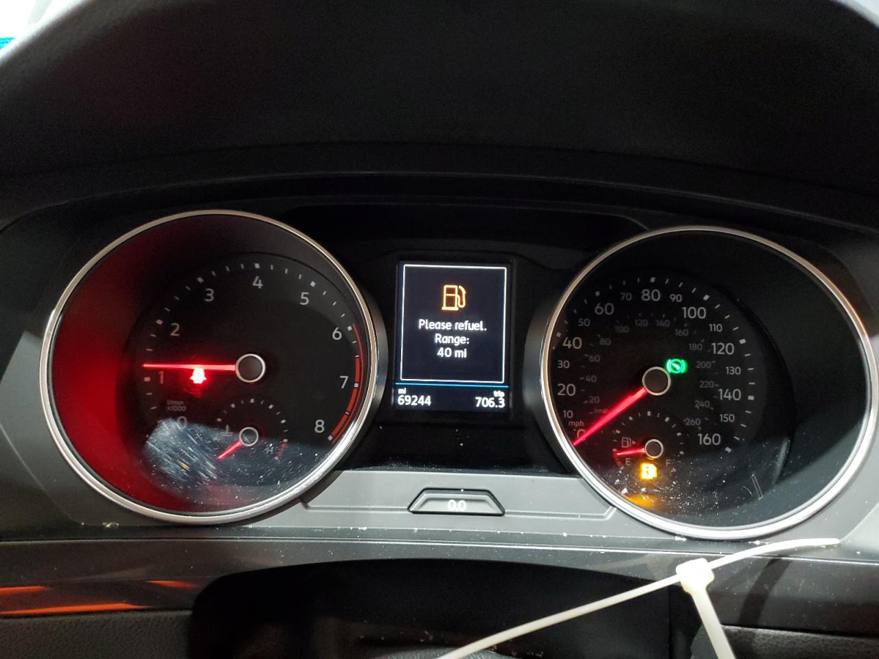 VOLKSWAGEN TIGUAN SE