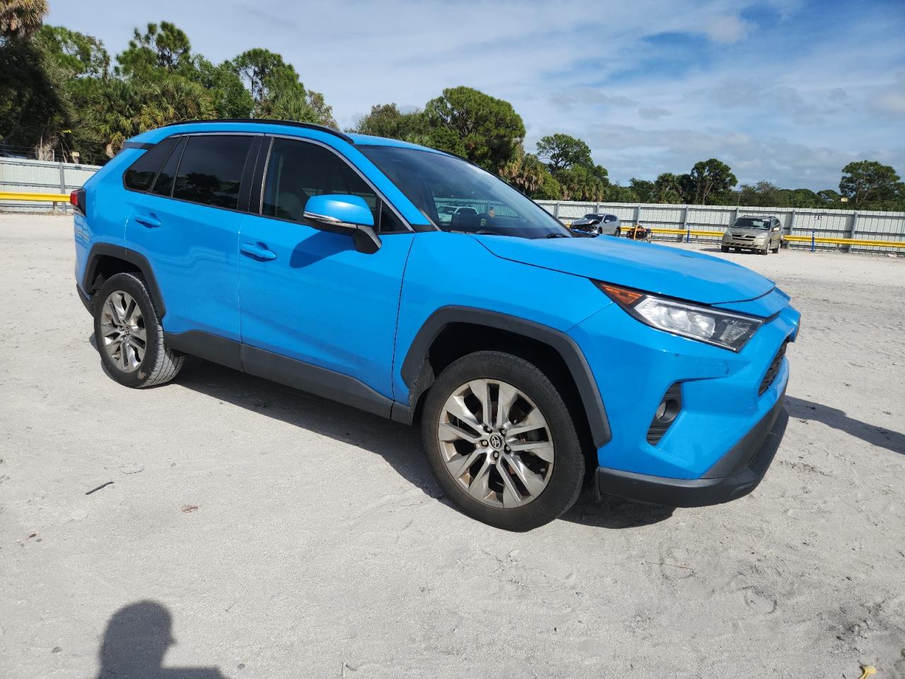 TOYOTA RAV4 XLE PREMIUM