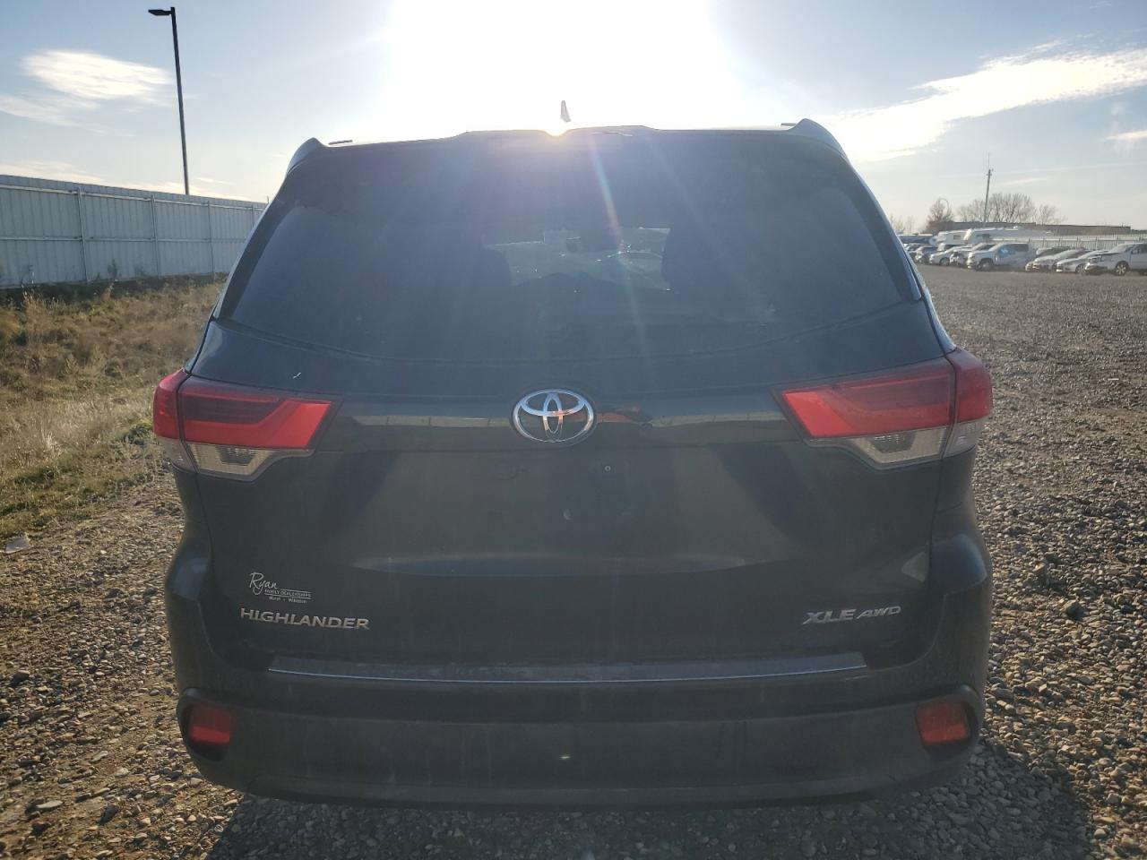 TOYOTA HIGHLANDER SE