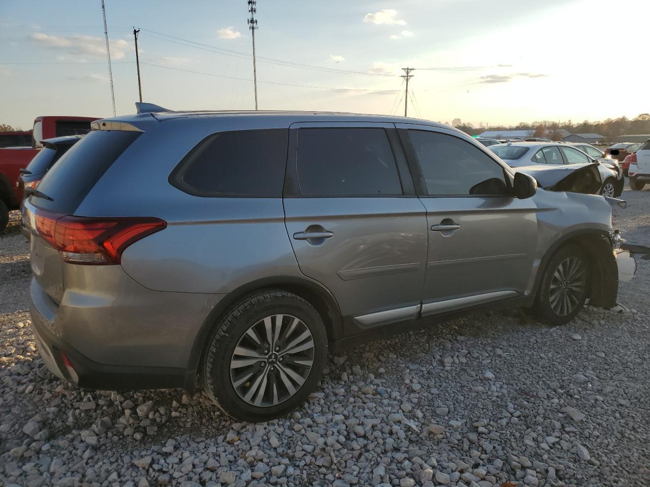MITSUBISHI OUTLANDER ES