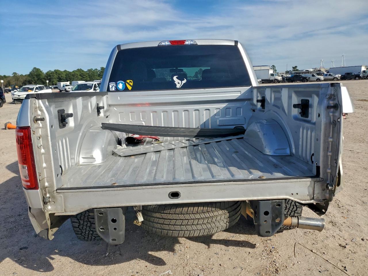 FORD F-150 SUPERCREW