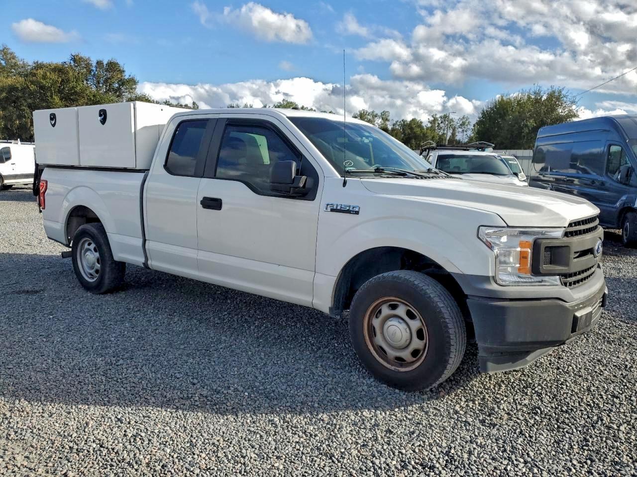 FORD F-150 SUPER CAB