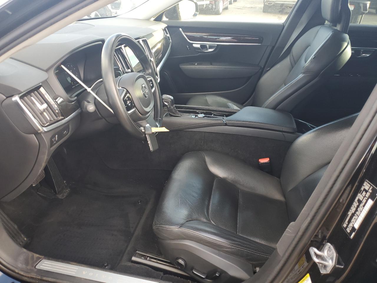 VOLVO S90 T5 MOMENTUM