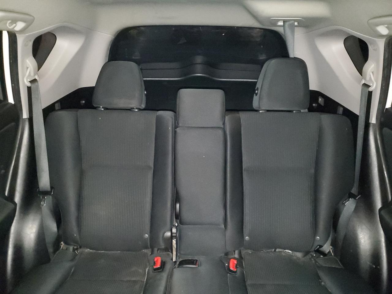 Toyota RAV4 Le Image 10