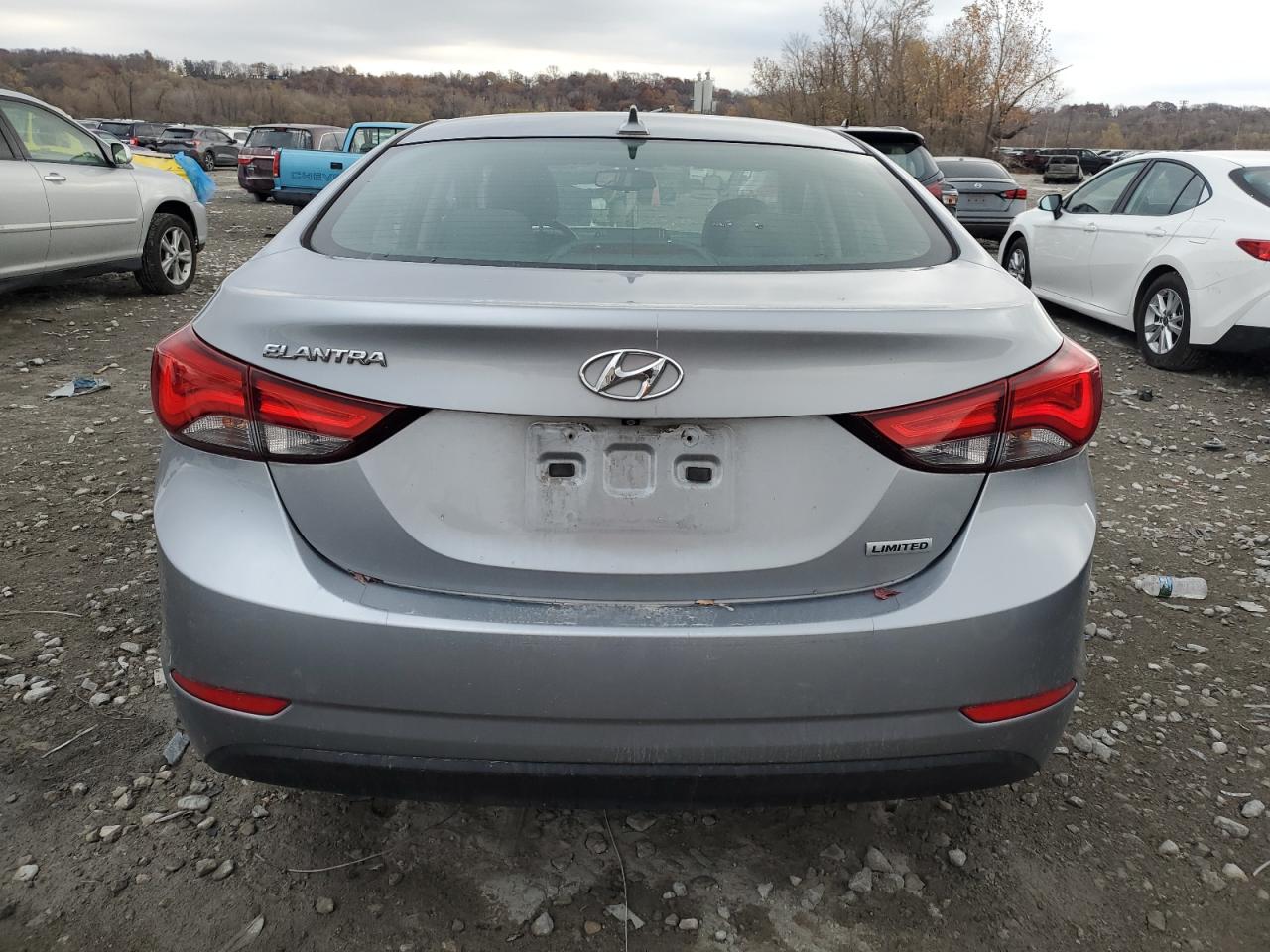 HYUNDAI ELANTRA SE