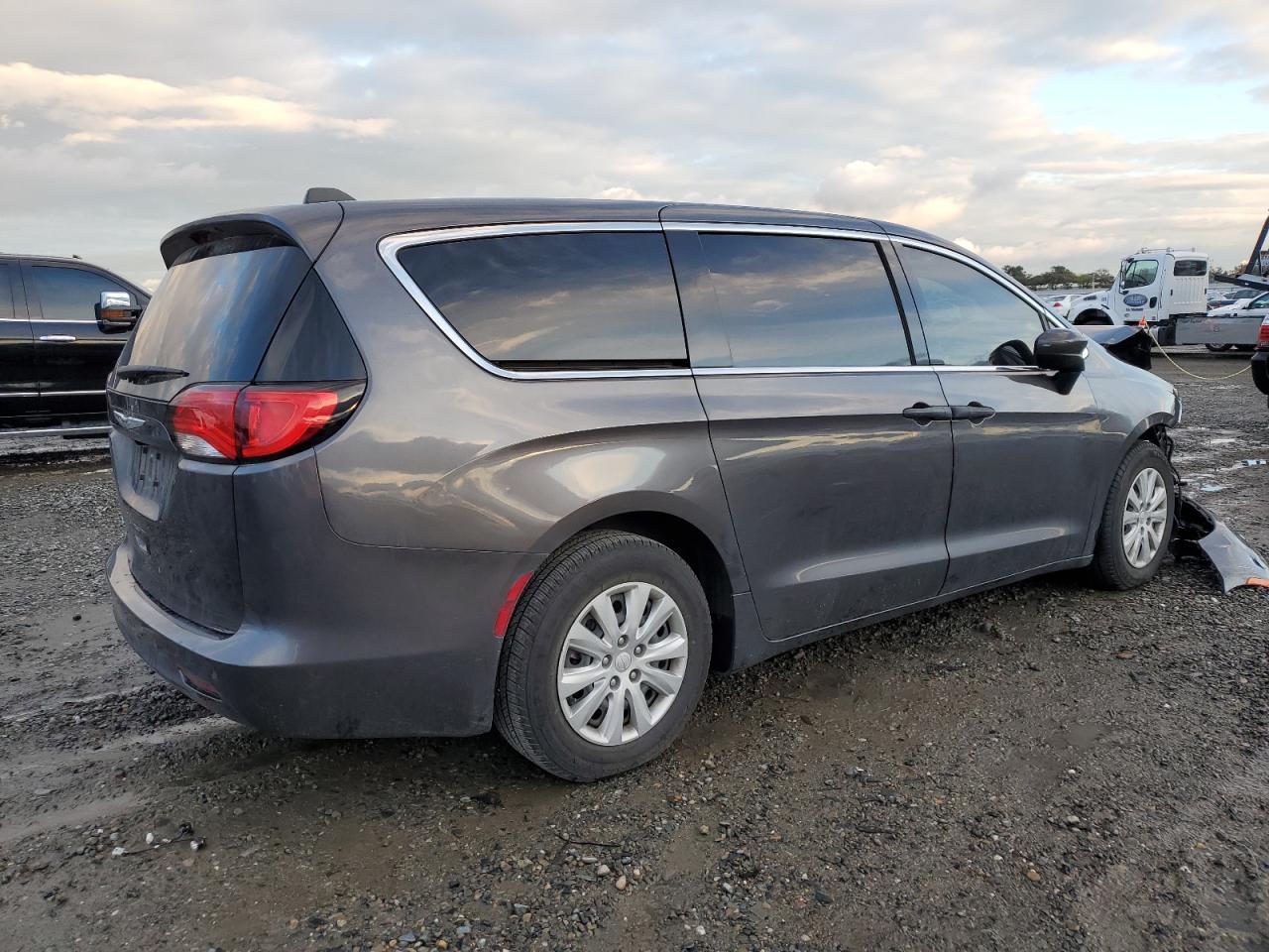 Lot #3315707455 2021 CHRYSLER VOYAGER L