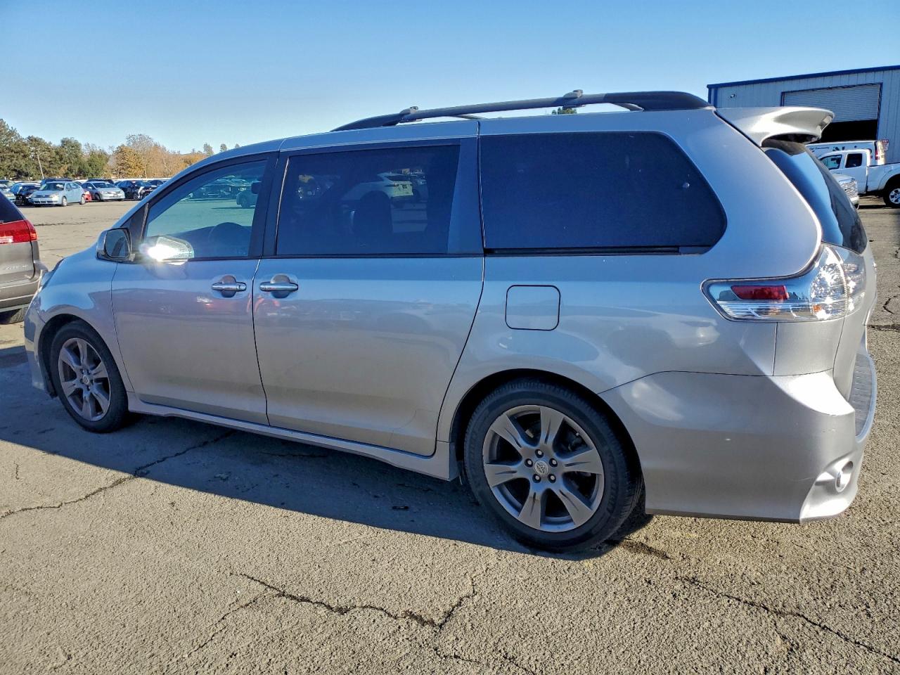 TOYOTA SIENNA SE