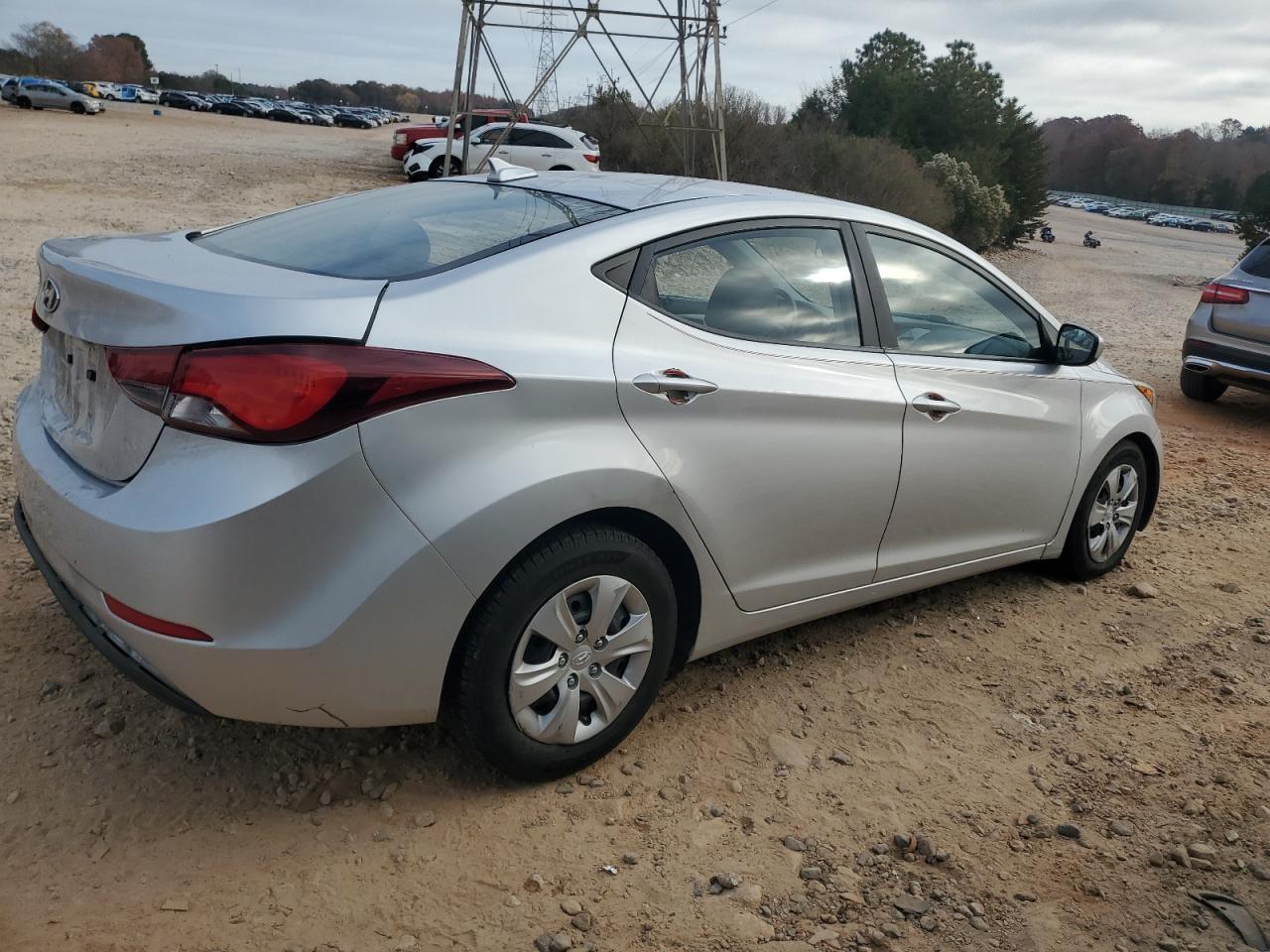 HYUNDAI ELANTRA SE