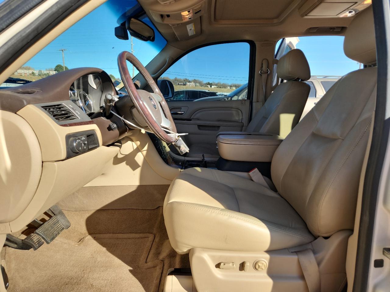 CADILLAC ESCALADE PREMIUM