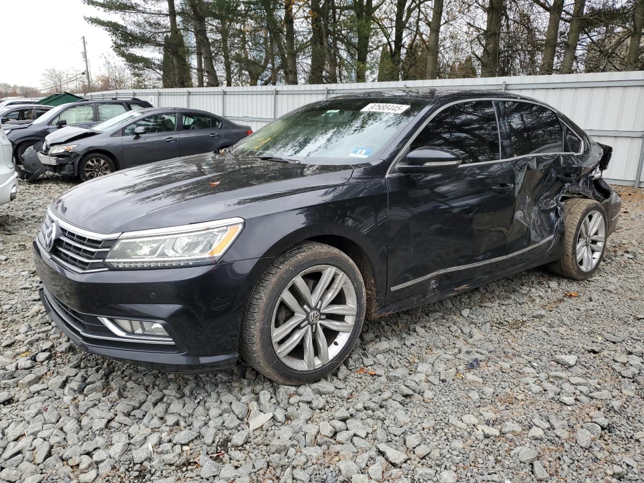 Lot #3309581584 2017 VOLKSWAGEN PASSAT R-L
