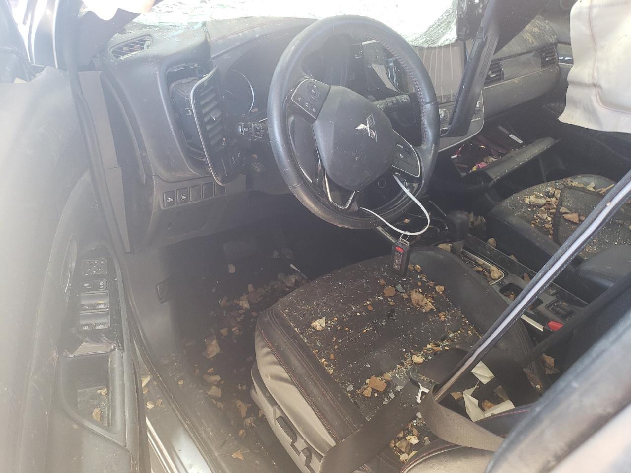 MITSUBISHI OUTLANDER SE