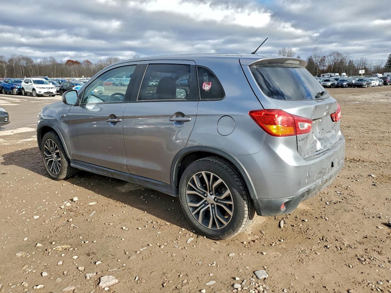 MITSUBISHI OUTLANDER ES