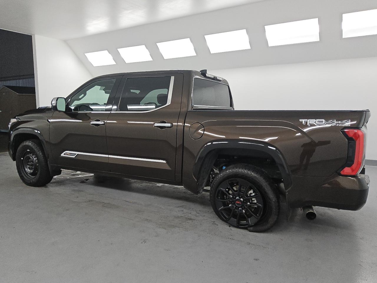 TOYOTA TUNDRA CREWMAX PLATINUM