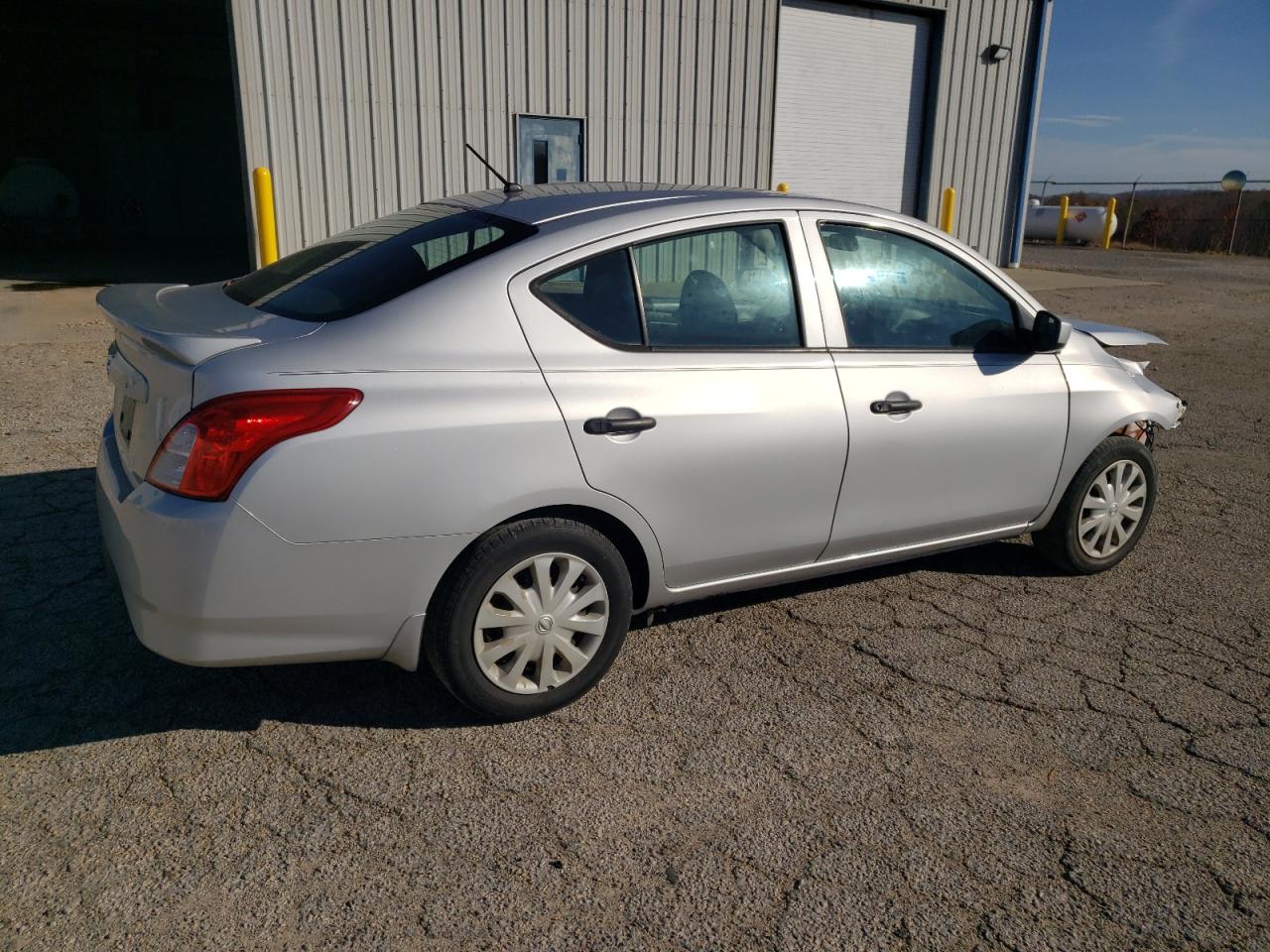 NISSAN VERSA S
