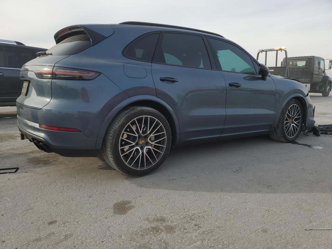 PORSCHE CAYENNE TURBO