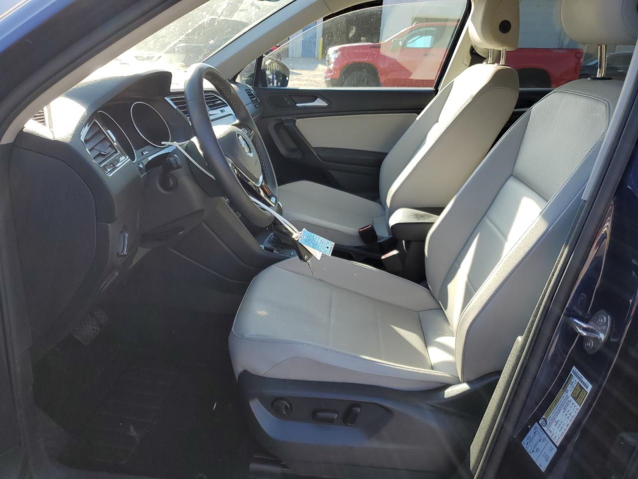 VOLKSWAGEN TIGUAN SE