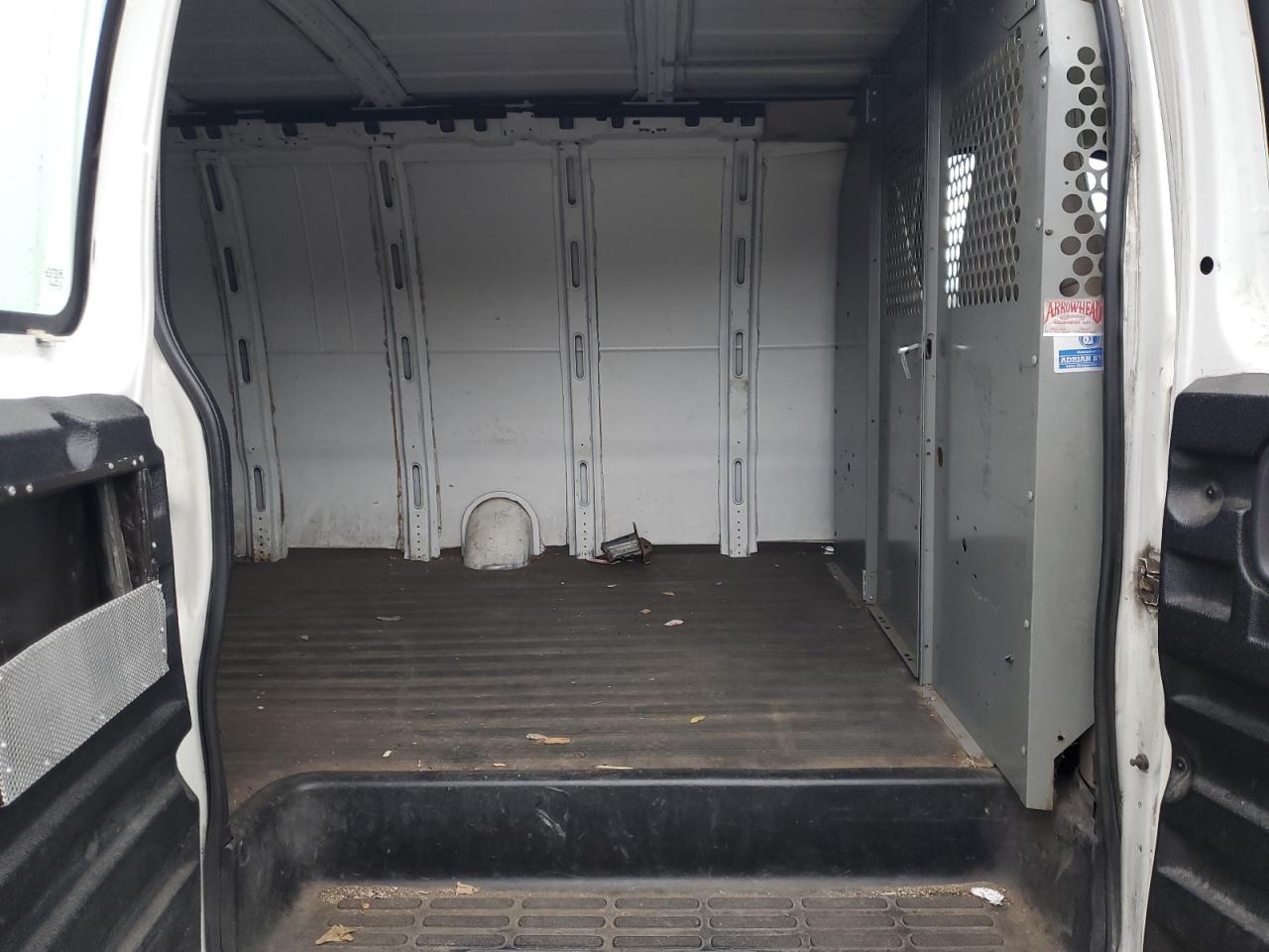 Lot #3291171030 2005 GMC SAVANA G25