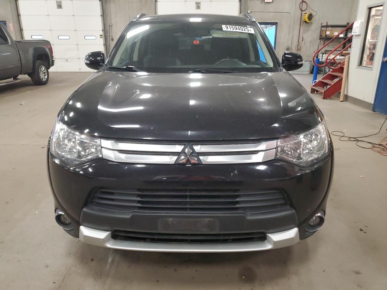 MITSUBISHI OUTLANDER SE