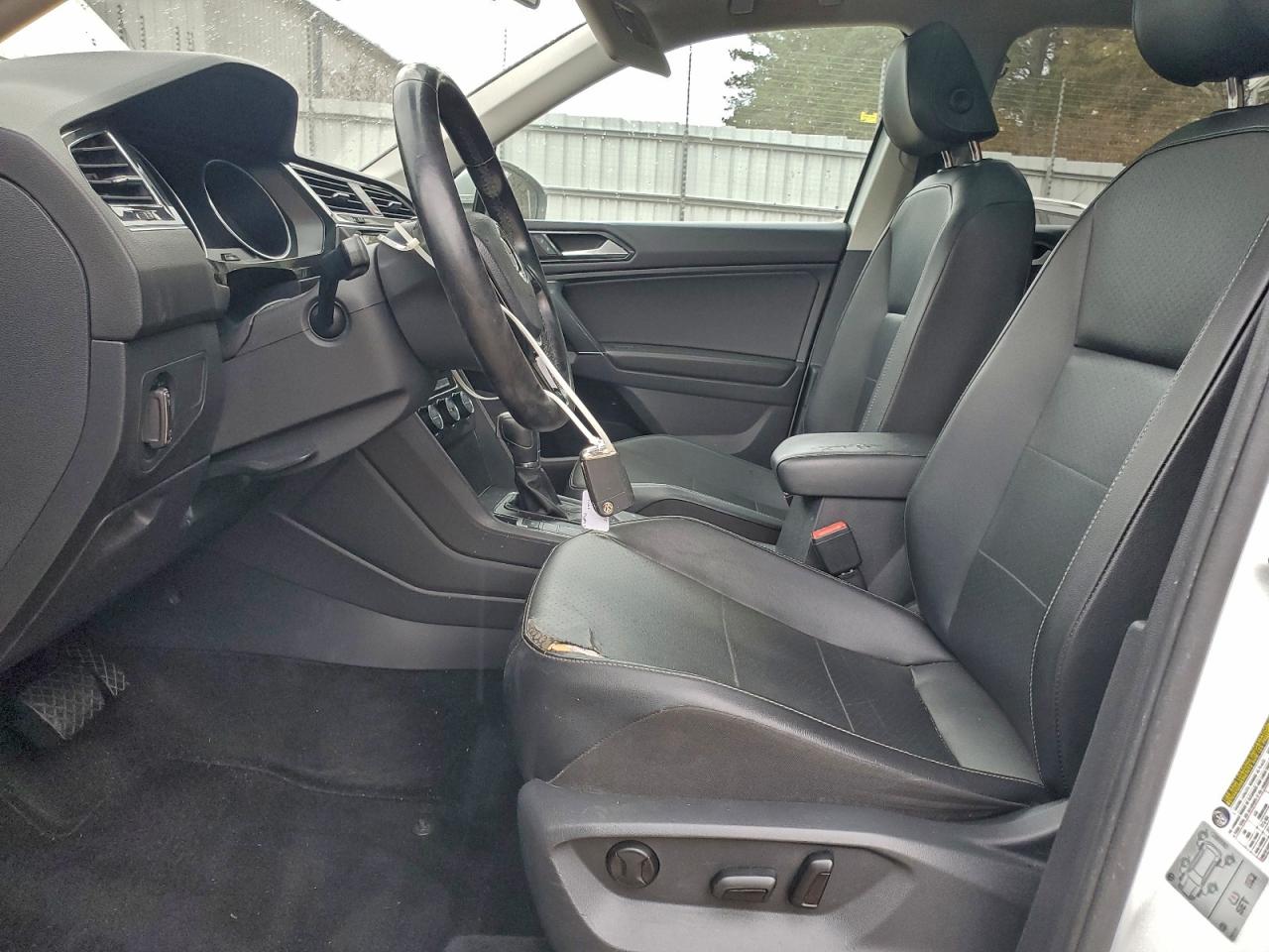 VOLKSWAGEN TIGUAN SE