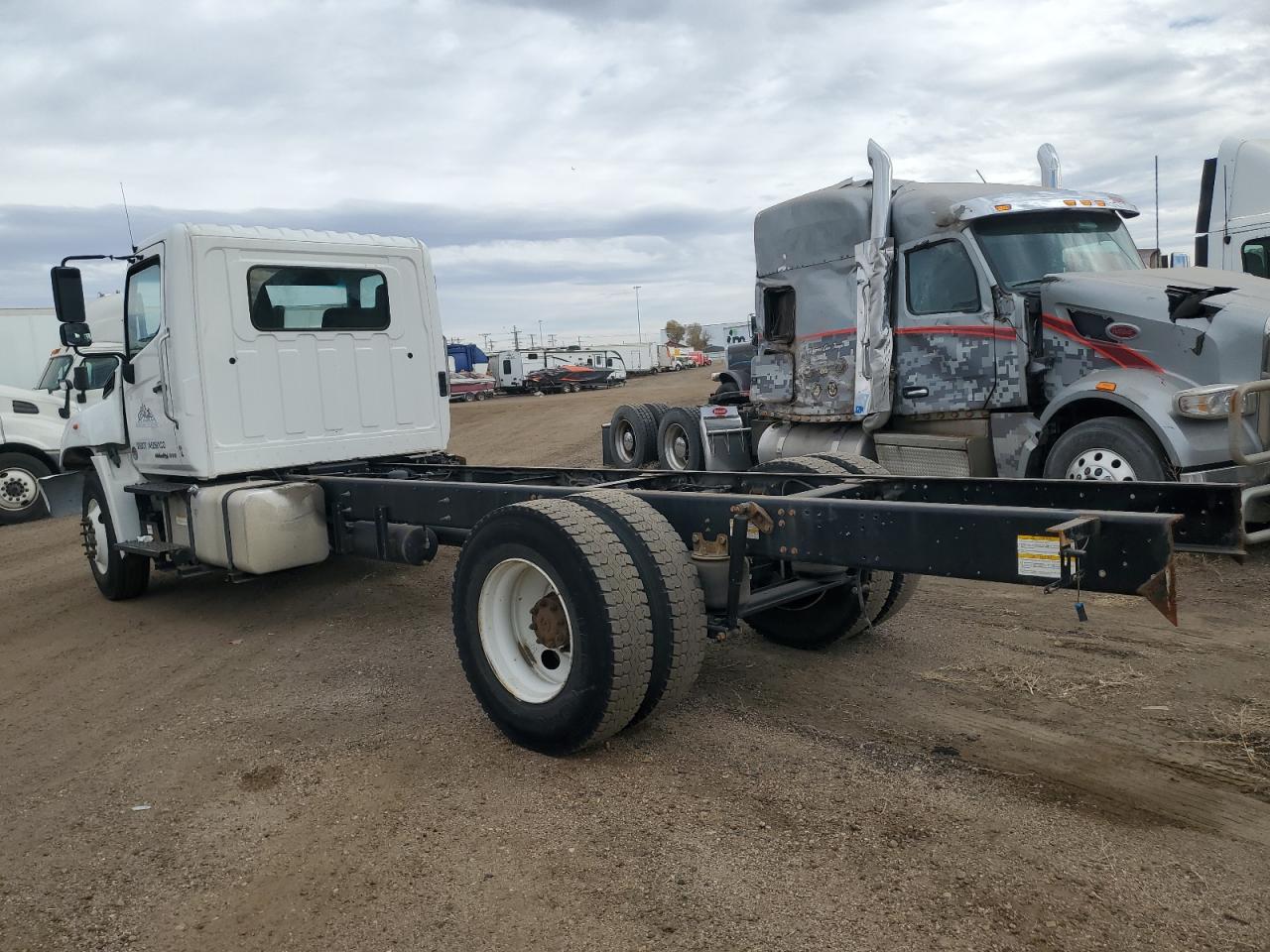 Lot #3309383970 2019 HINO 258/268