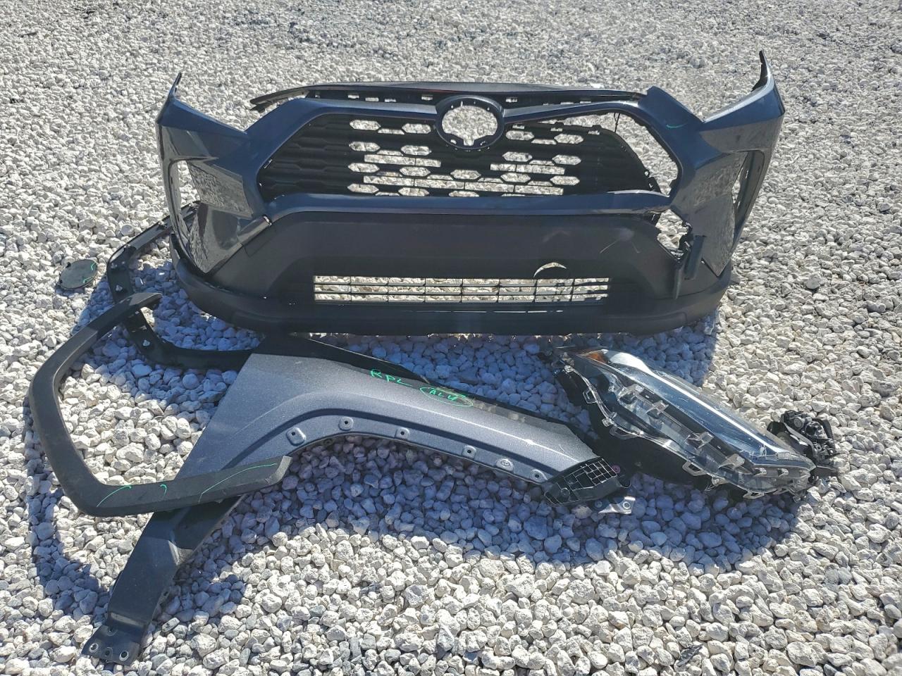 TOYOTA RAV4 XLE PREMIUM