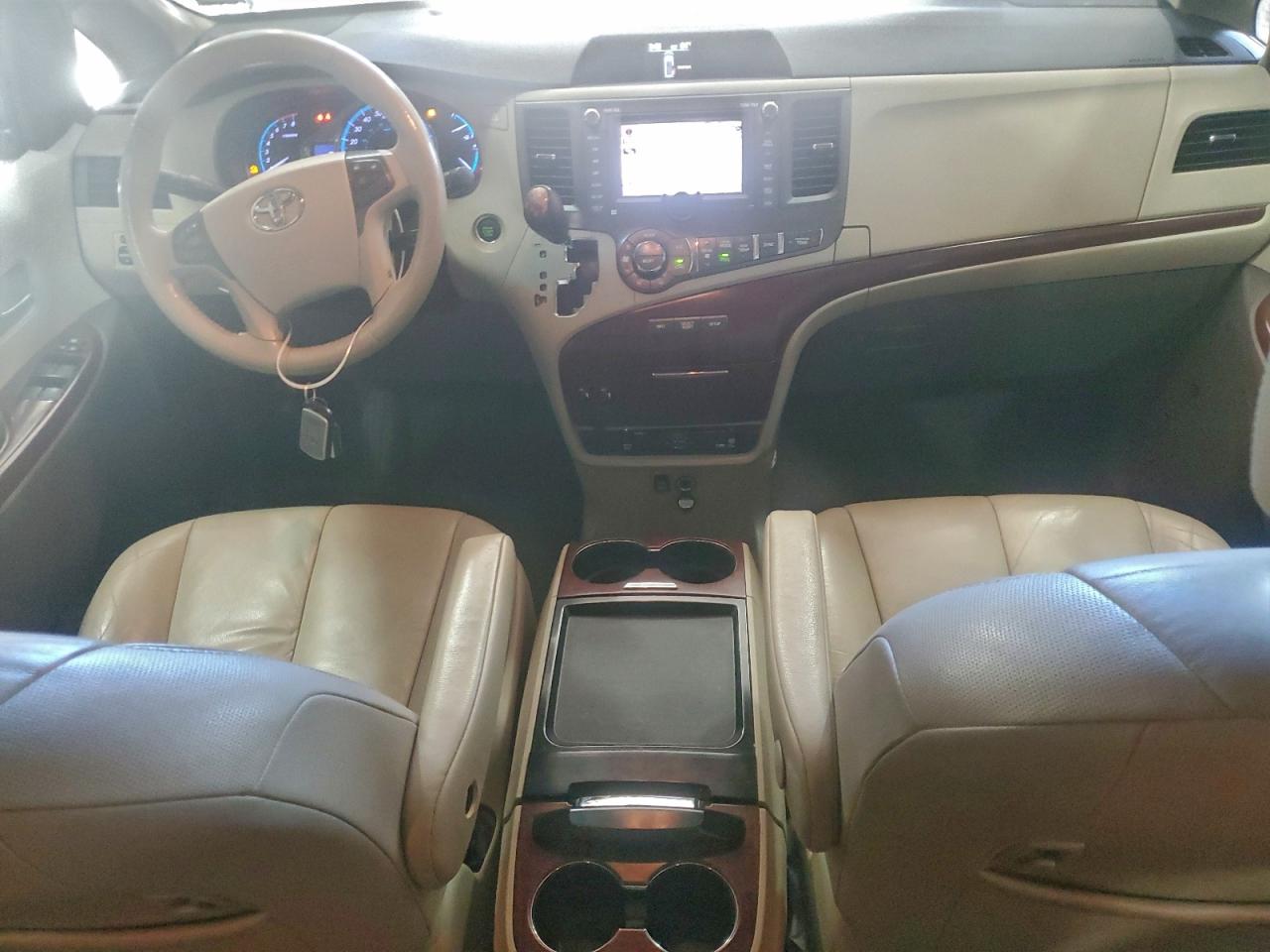 TOYOTA SIENNA XLE