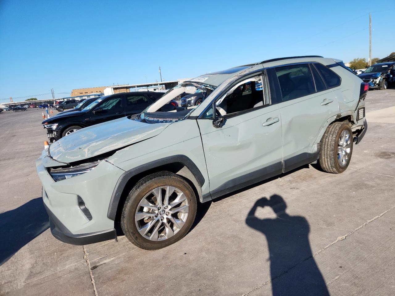 TOYOTA RAV4 XLE PREMIUM