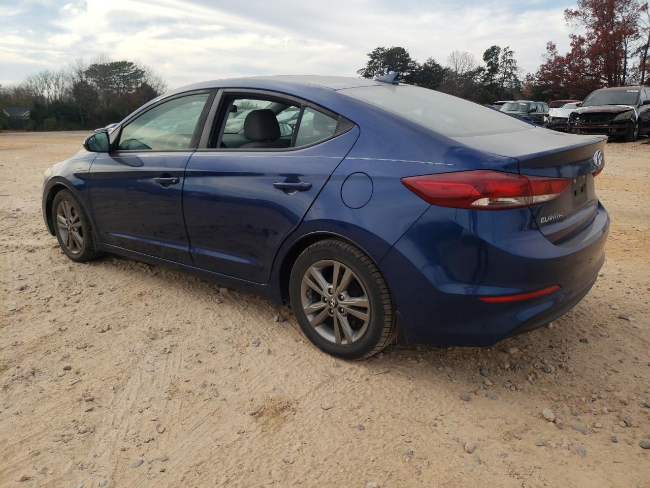 HYUNDAI ELANTRA SE