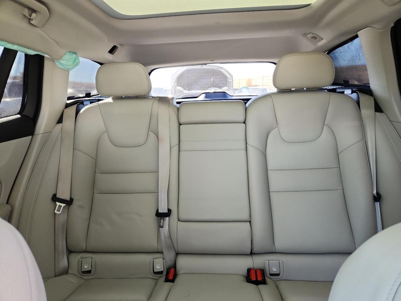 VOLVO V60 T5 MOMENTUM