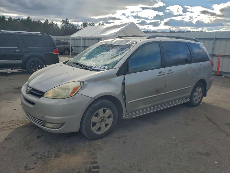 Global Auto Auctions: 2004 TOYOTA SIENNA XLE