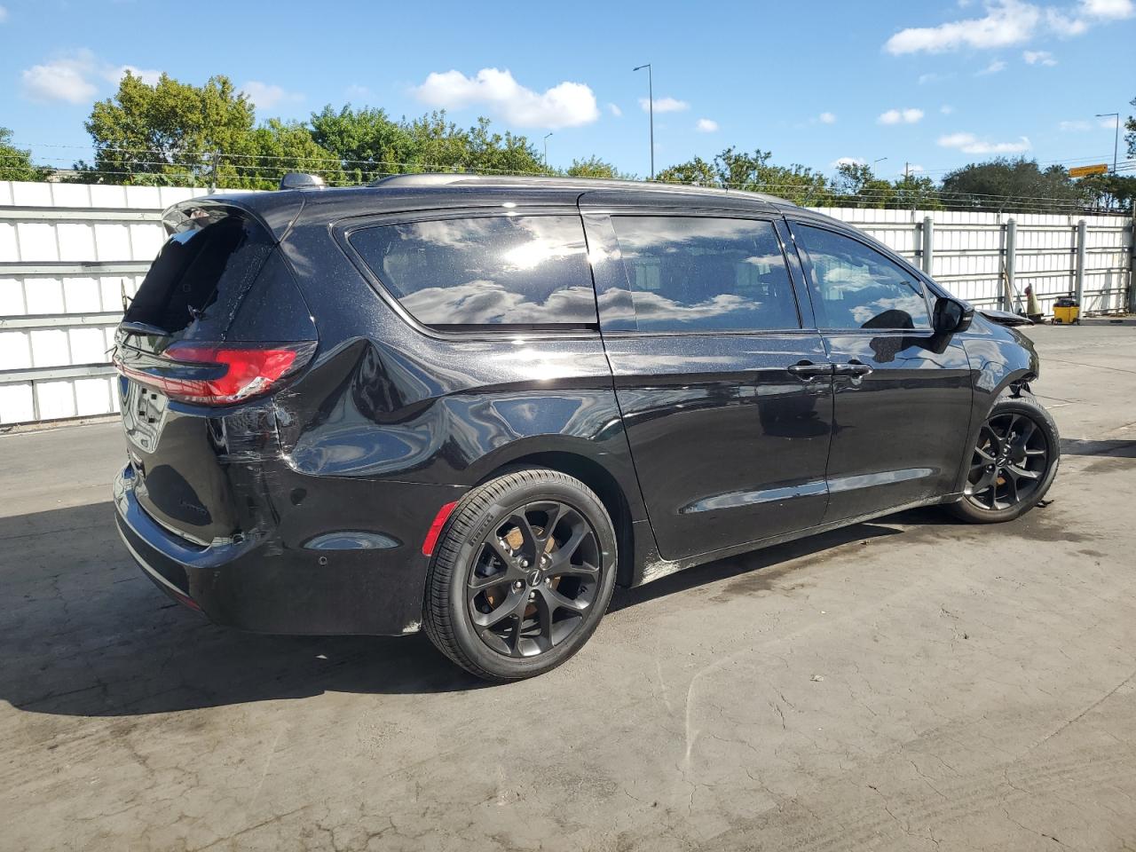 Lot #3302853914 2025 CHRYSLER PACIFICA L