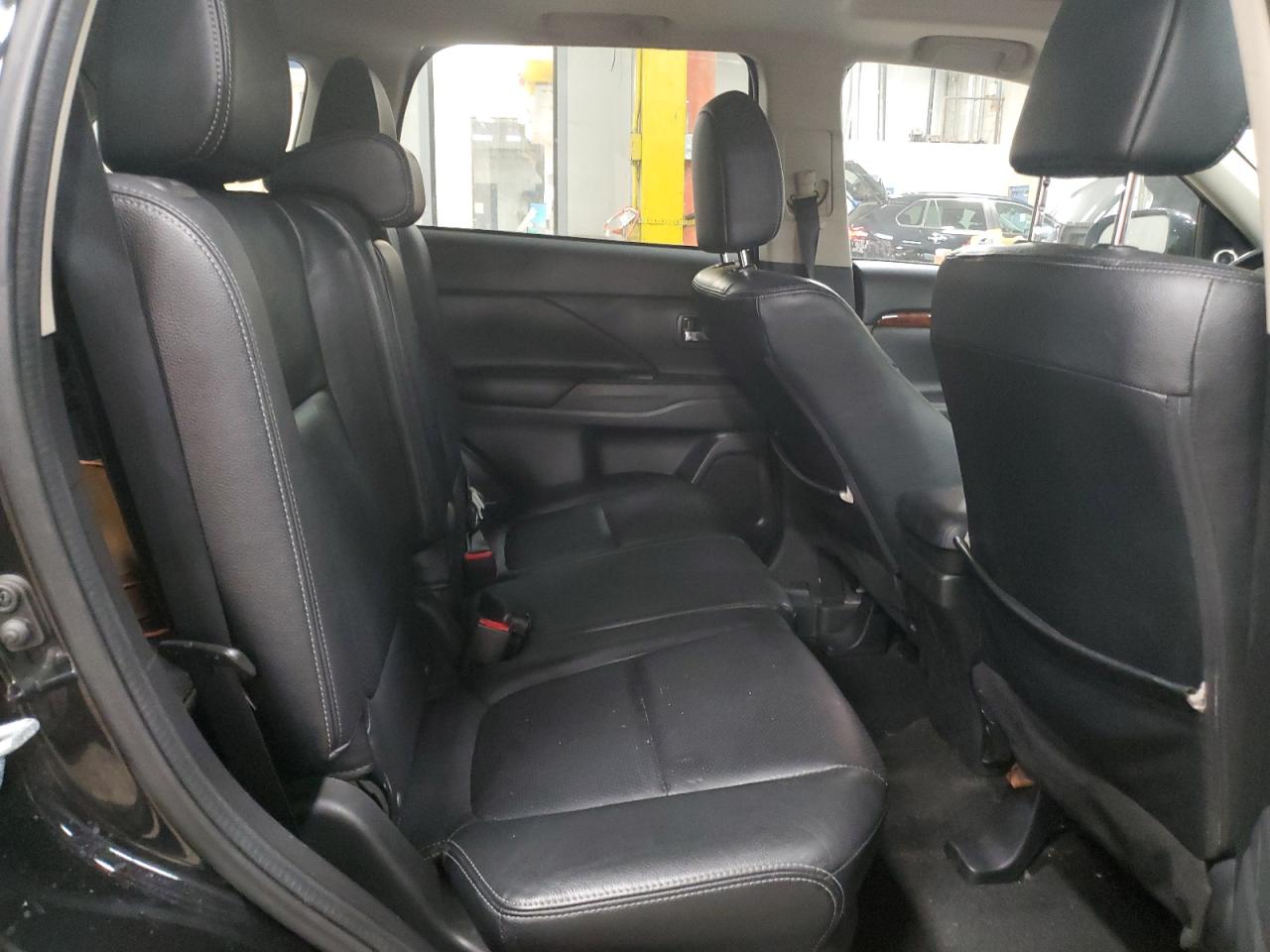 MITSUBISHI OUTLANDER SE