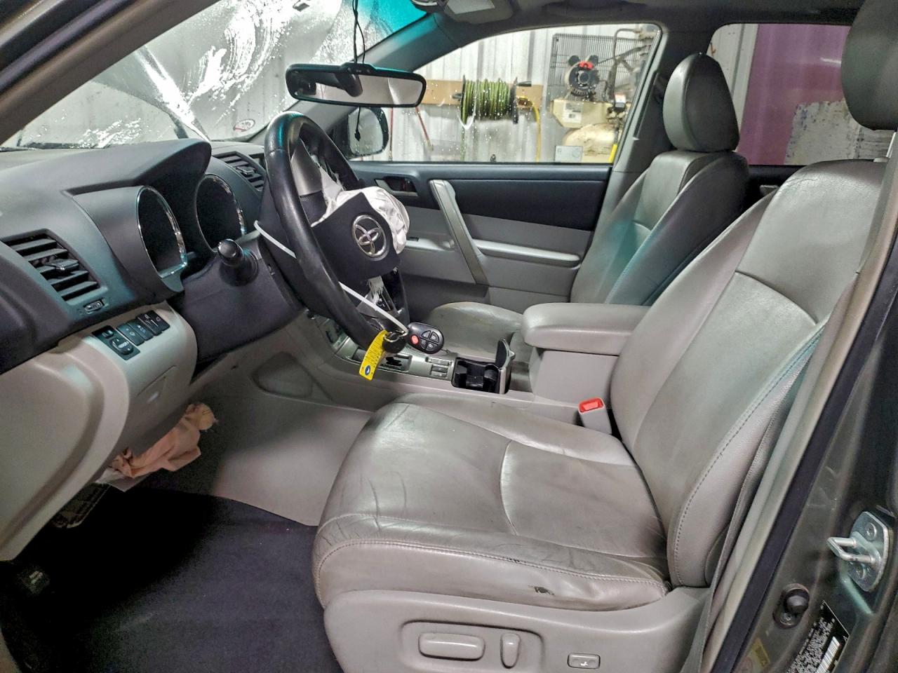 TOYOTA HIGHLANDER BASE