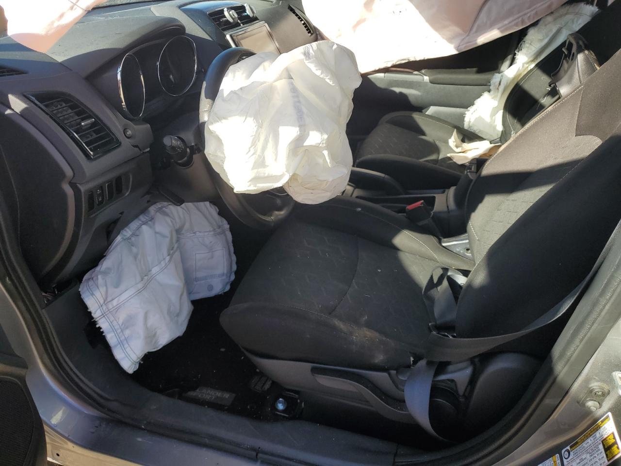 MITSUBISHI OUTLANDER SE