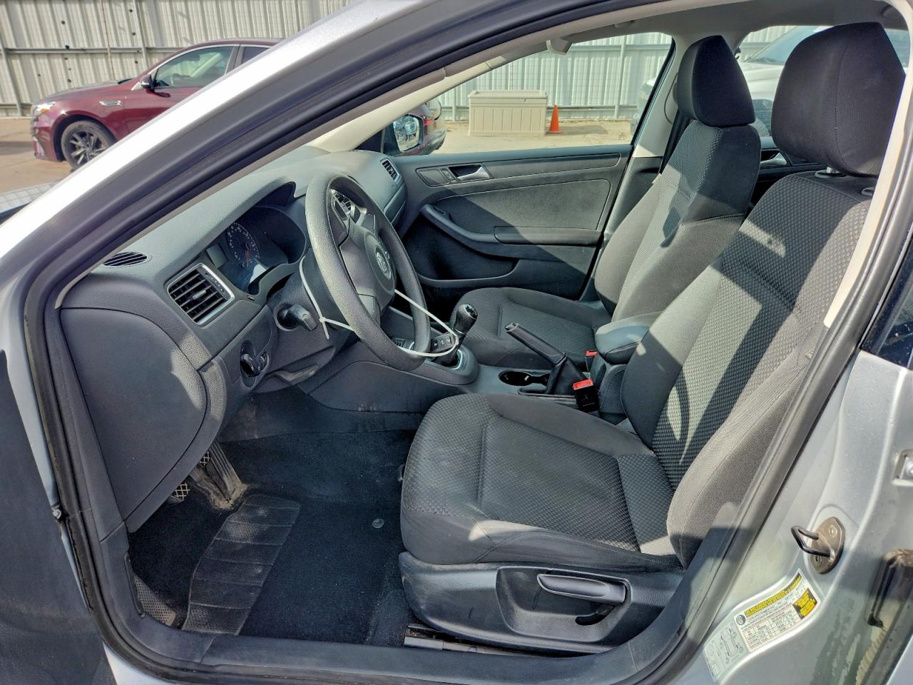 VOLKSWAGEN JETTA BASE