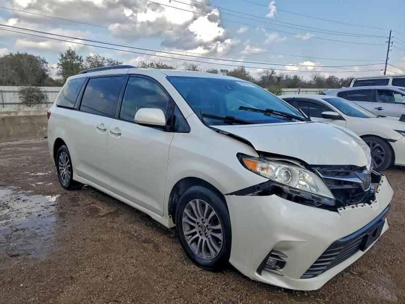 2018 TOYOTA SIENNA XLE #3304635947