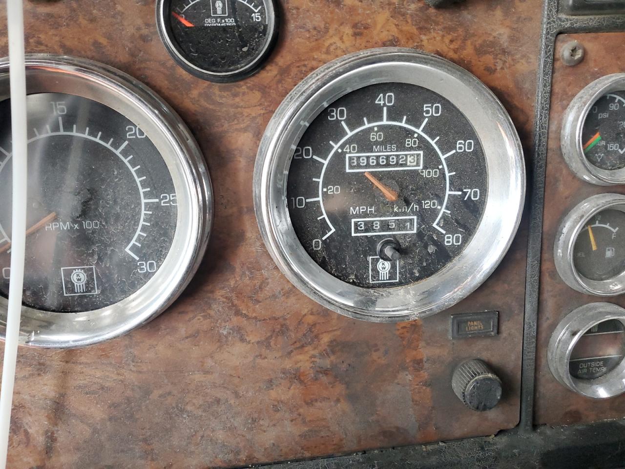 Lot #3302859938 1999 KENWORTH T800