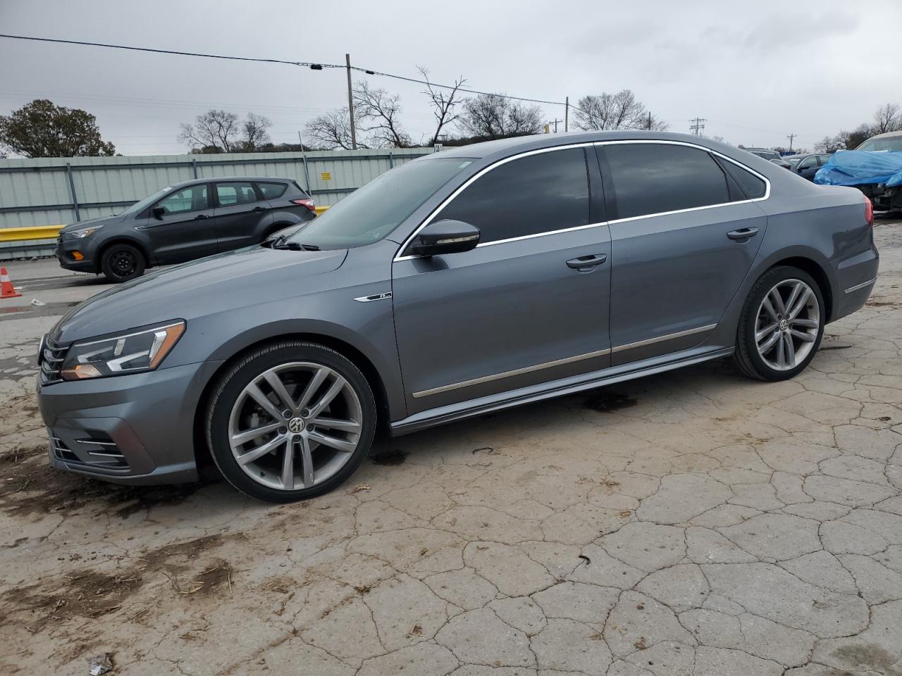 VOLKSWAGEN PASSAT R-LINE