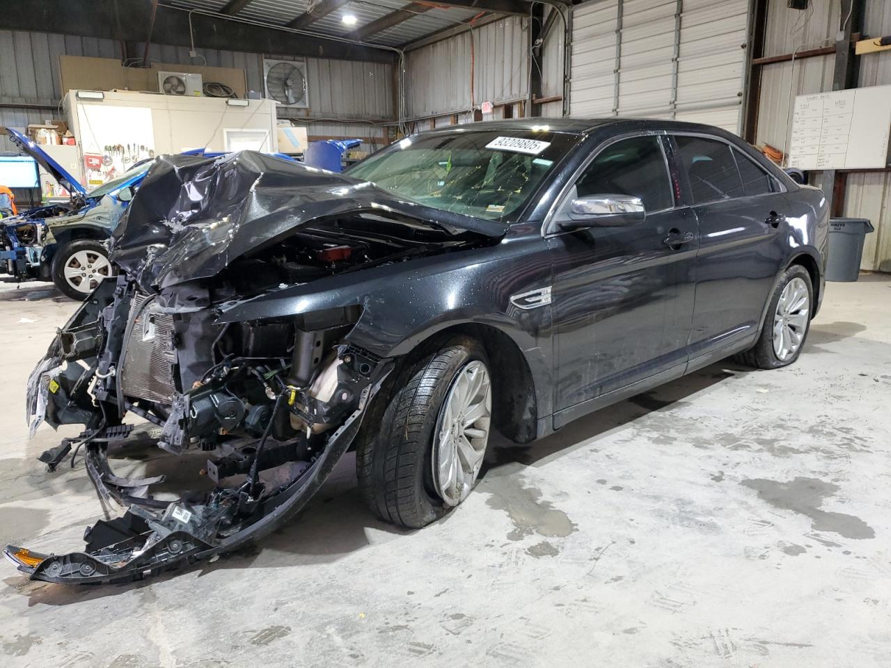 Lot #3298083142 2015 FORD TAURUS LIM