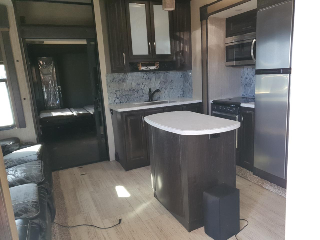 Lot #3280333956 2017 GRAND DESIGN MOMENTUM