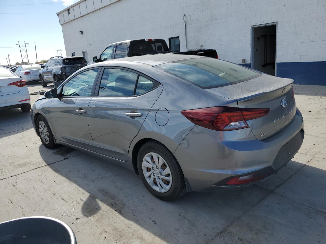 HYUNDAI ELANTRA SE
