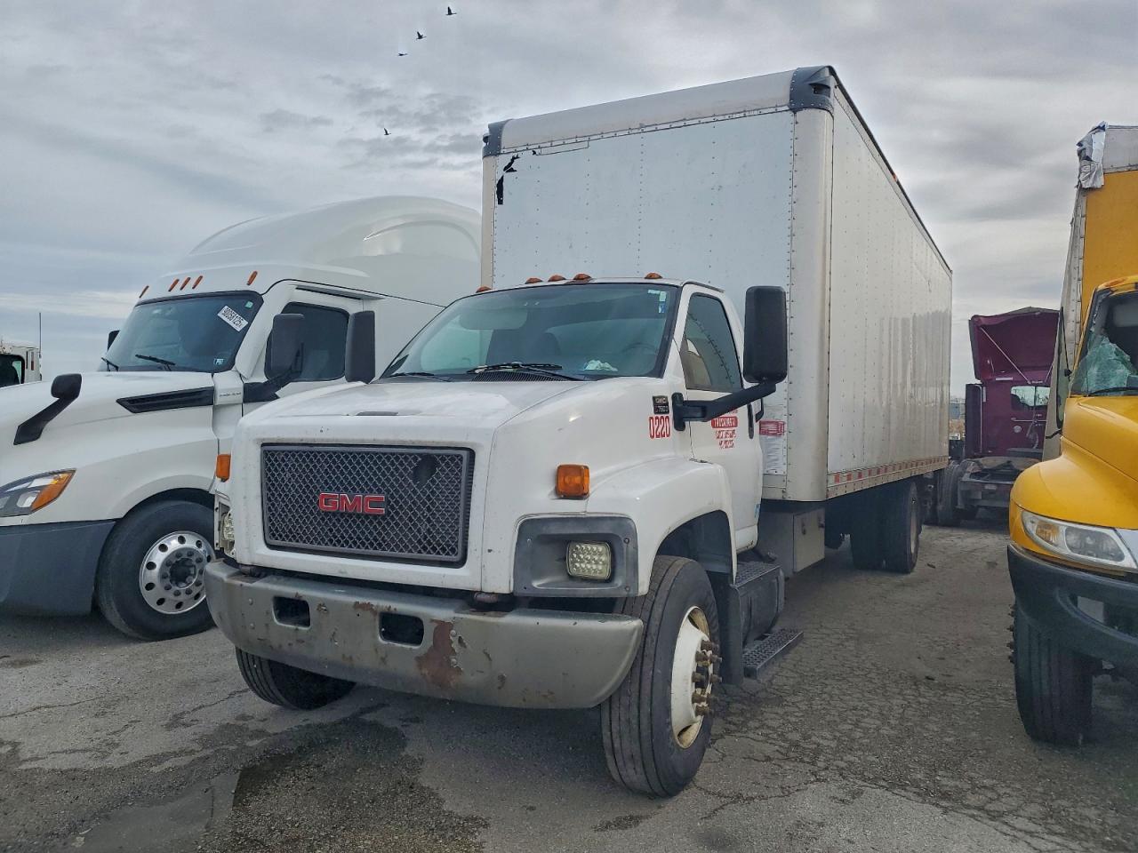 Lot #3301868960 2007 GMC C7500