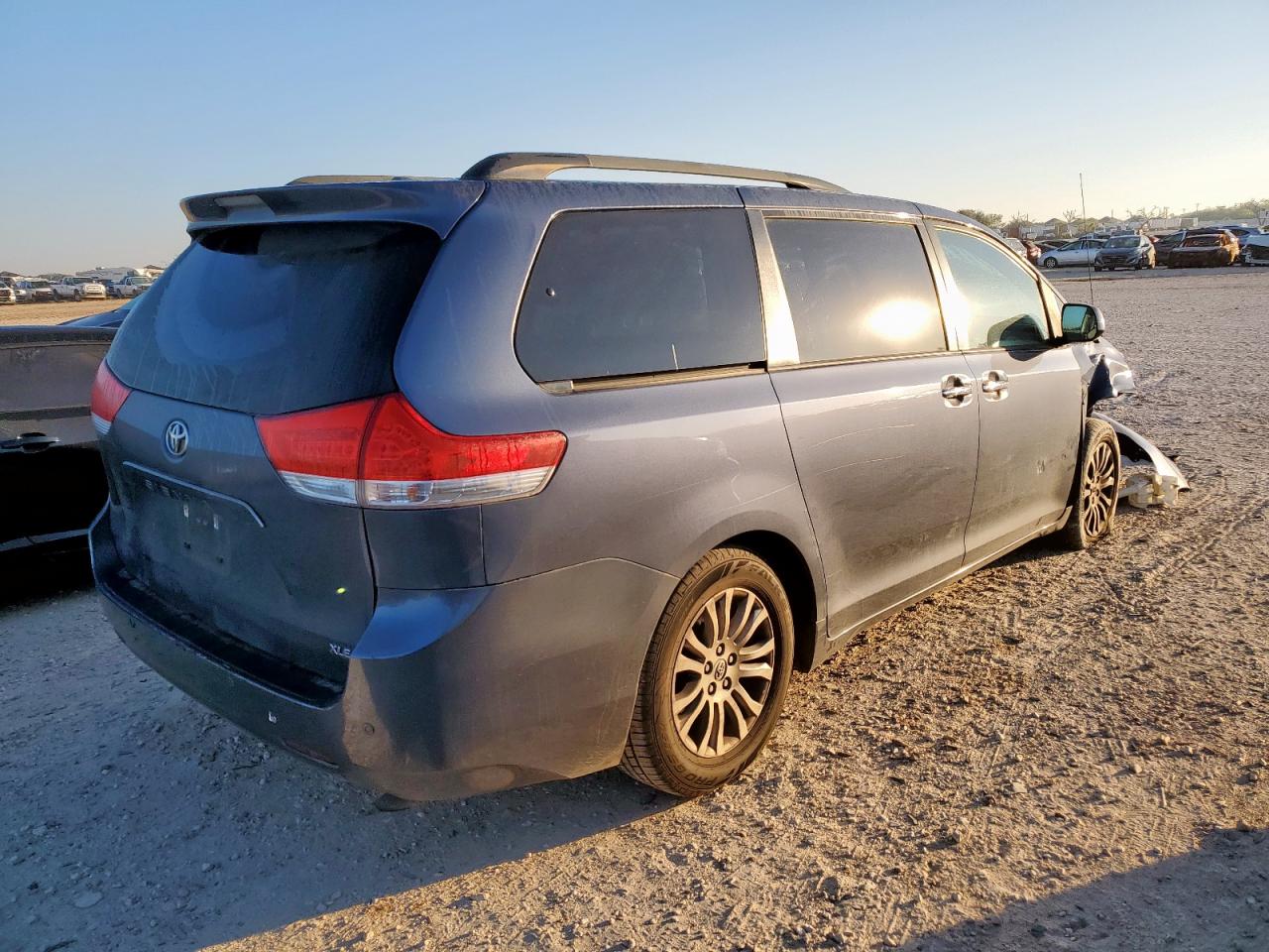 TOYOTA SIENNA XLE