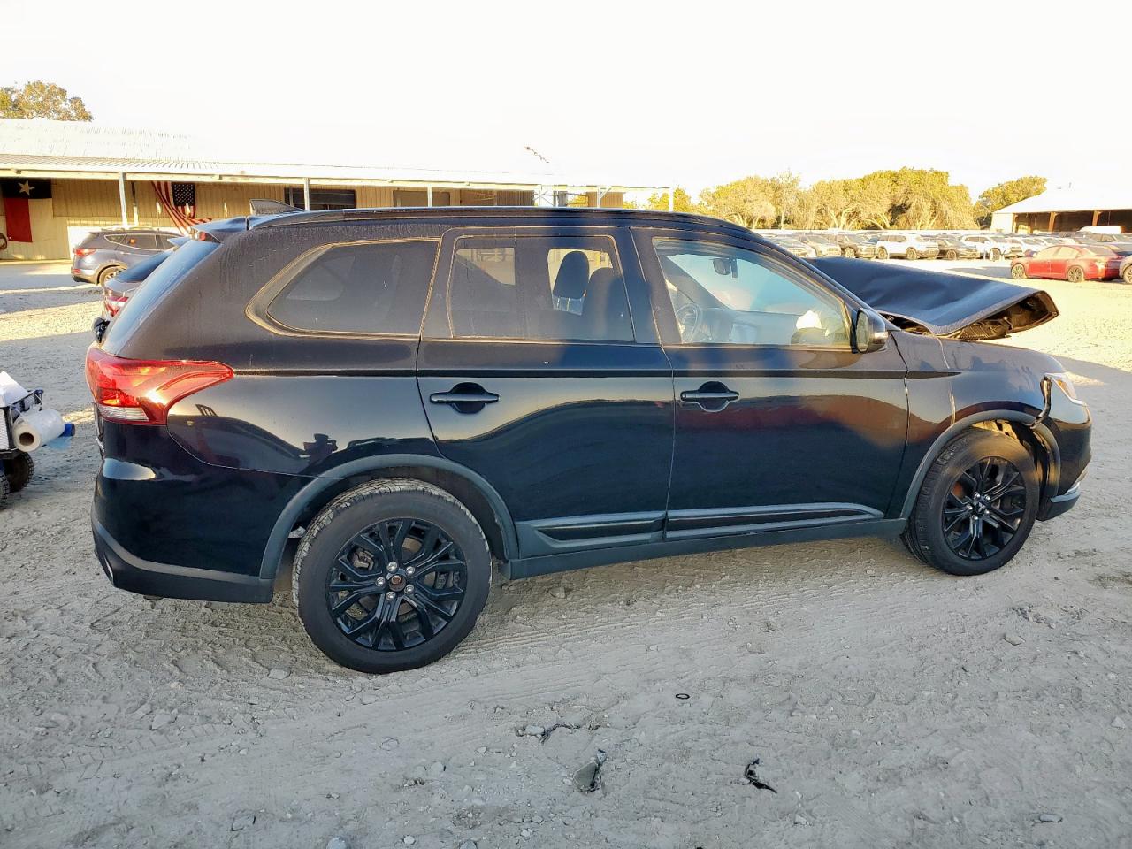 MITSUBISHI OUTLANDER SE